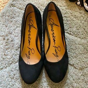 Good condition American Rag black suede pumps